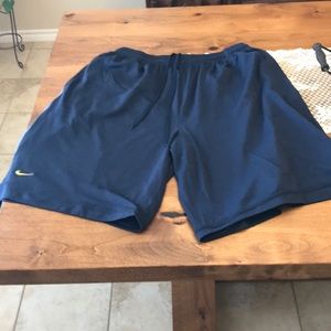 NIKE TRAINING SHORTS